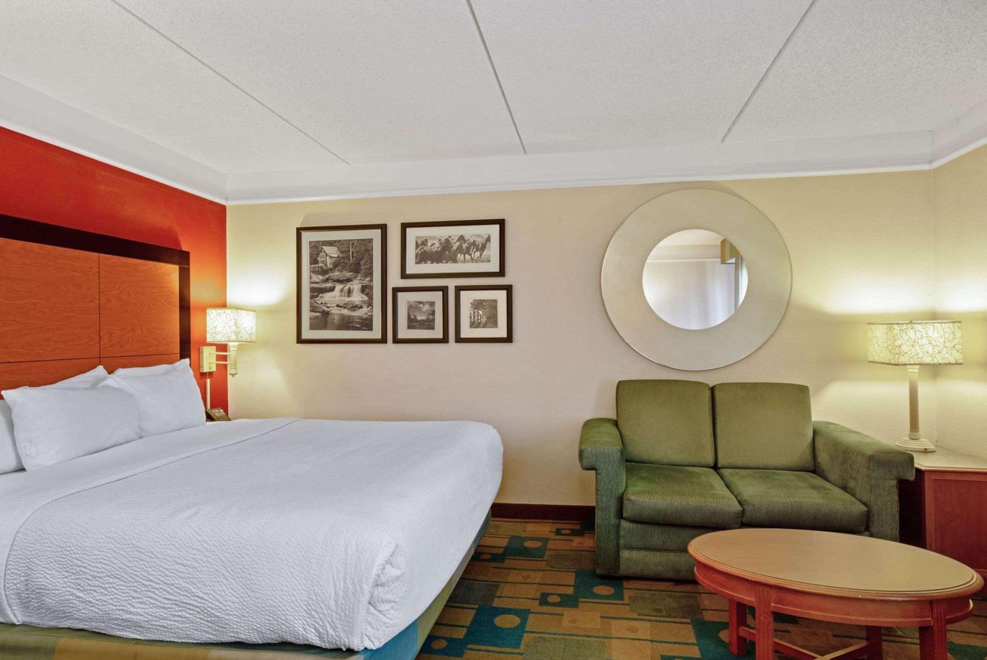 Hotel La Quinta By Wyndham Winston-Salem Zewnętrze zdjęcie